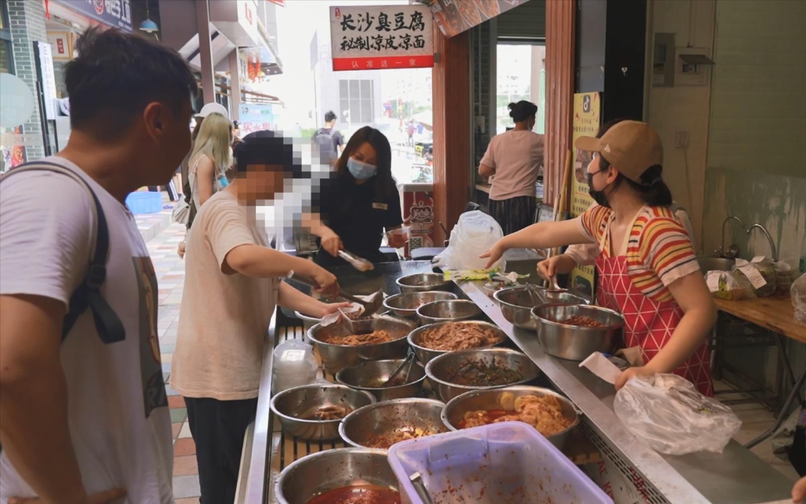 [图]【品城记】广州这条村汇聚了天南地北的风味美食，而且地道程度不输当地！