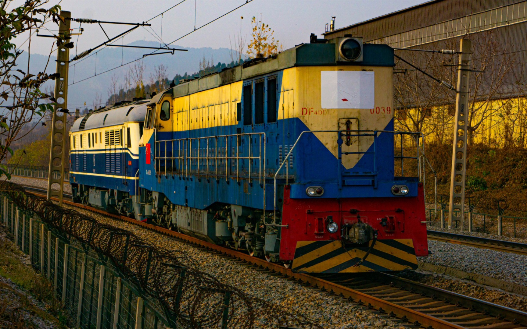 【中国铁路】df4dd牵手df11奔跑在京沪正线上