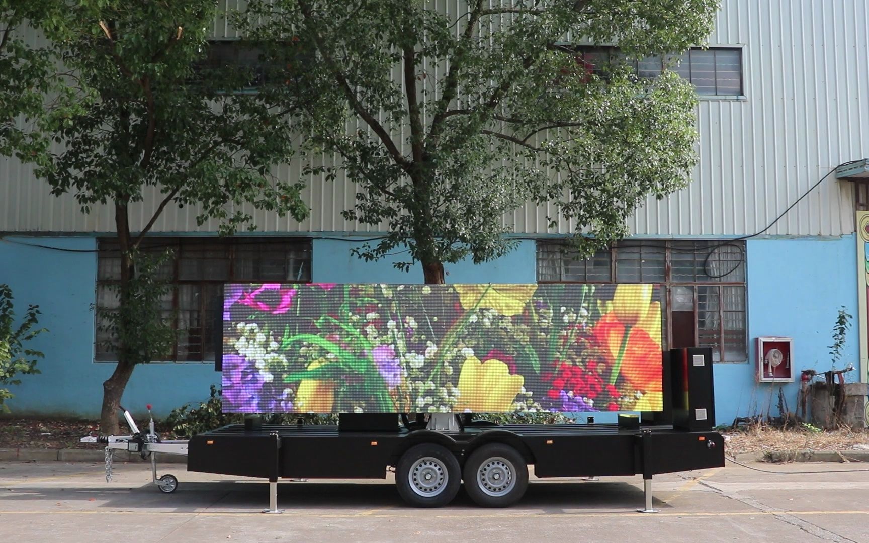 ef12拖车显示屏 12平方户外移动广告车 led宣传车