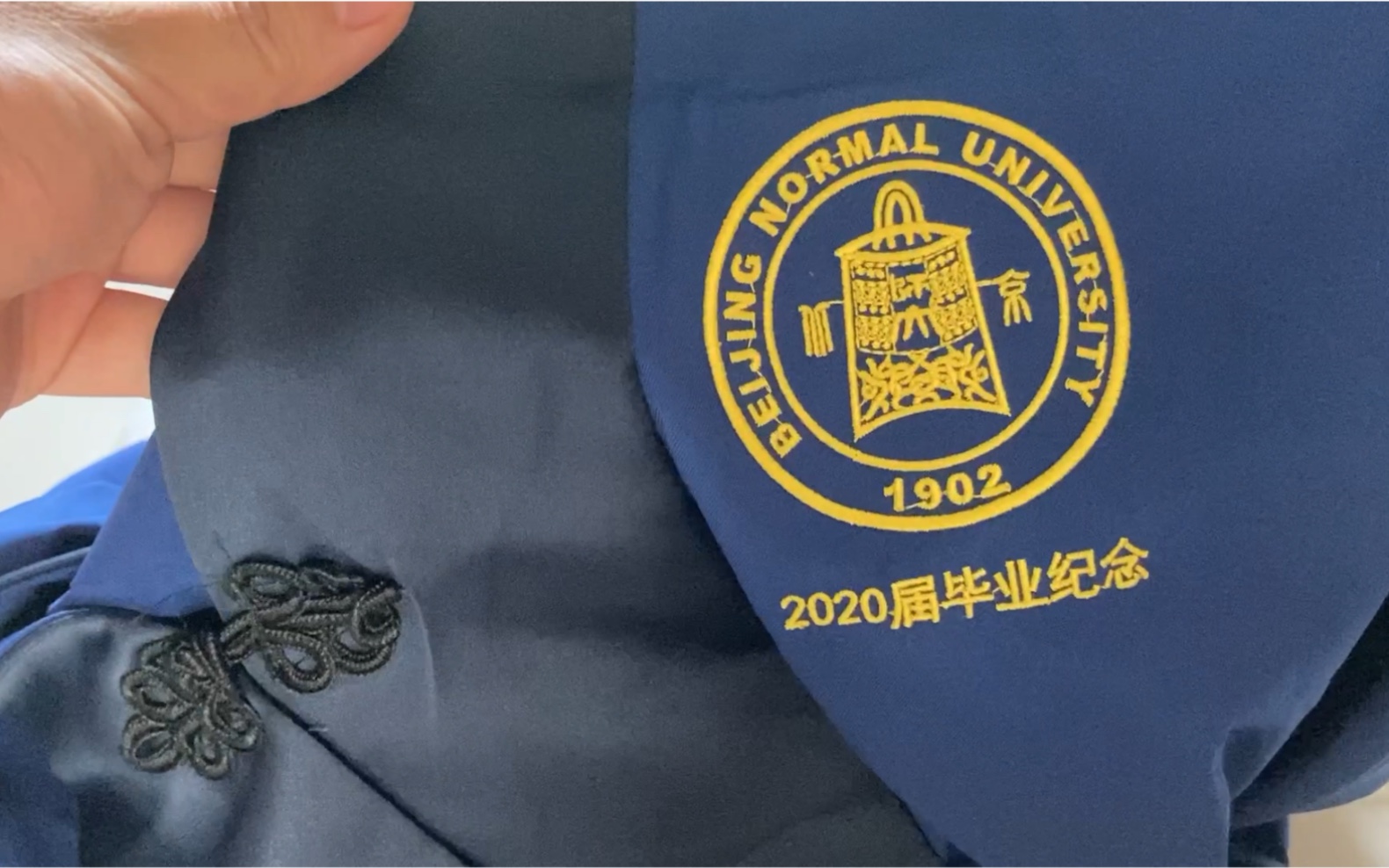学位服——北师大的最后一个礼物了,这个夏天正在过去