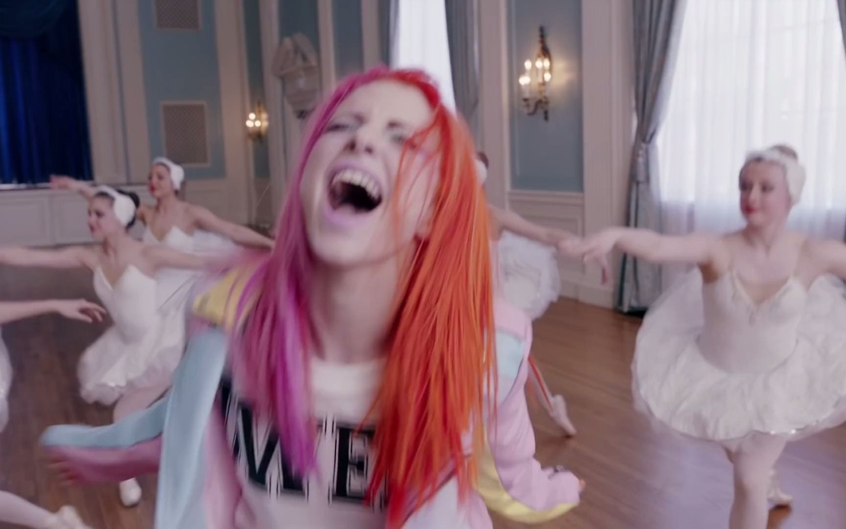 [图]17. Paramore Still Into You [OFFICIAL VIDEO]