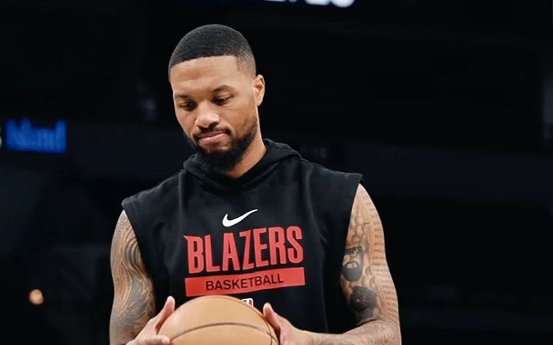 利拉德投篮姿势如何?这压腕绝了