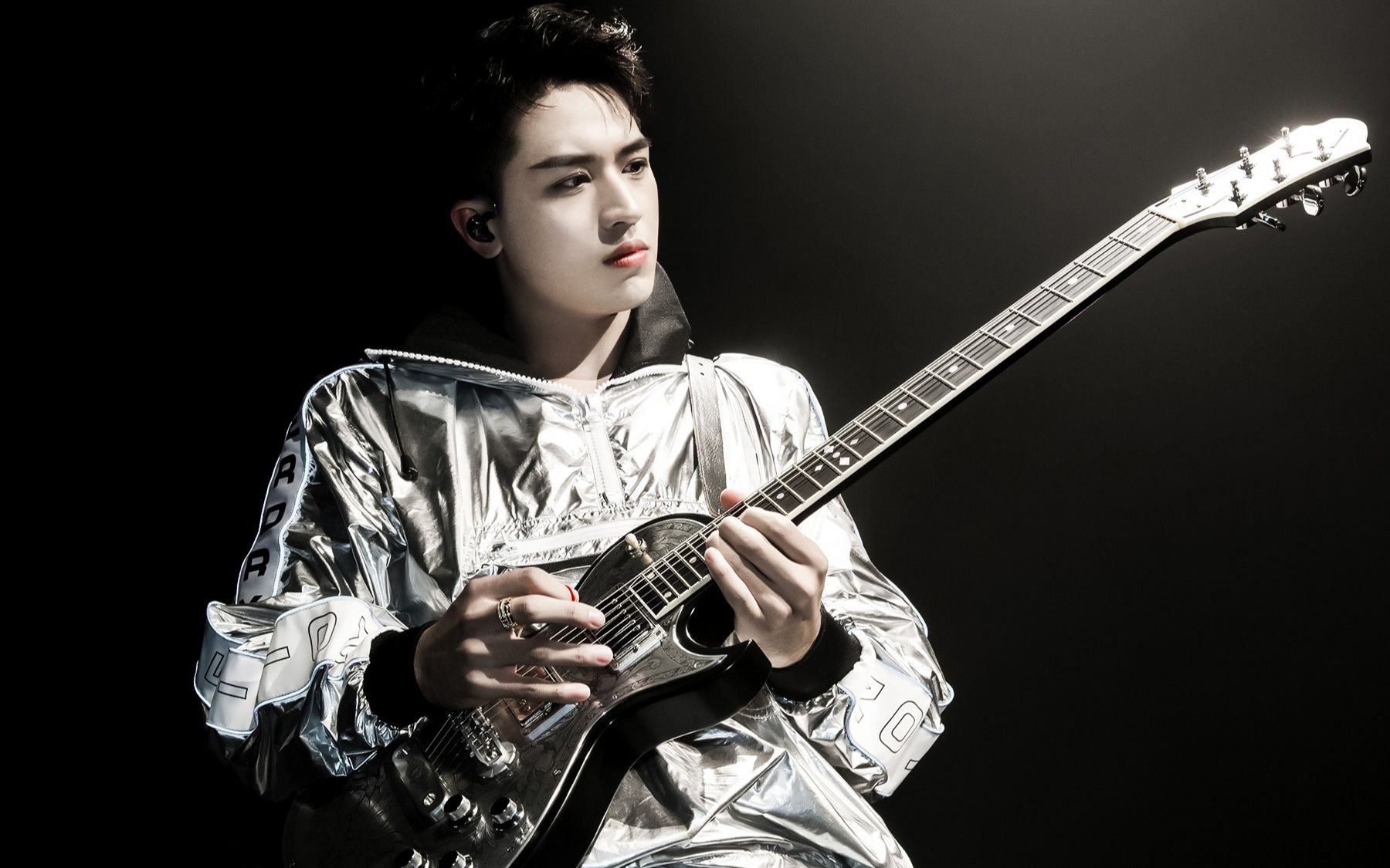 许魏洲一只摇滚猫咪的吉他秀持更ing