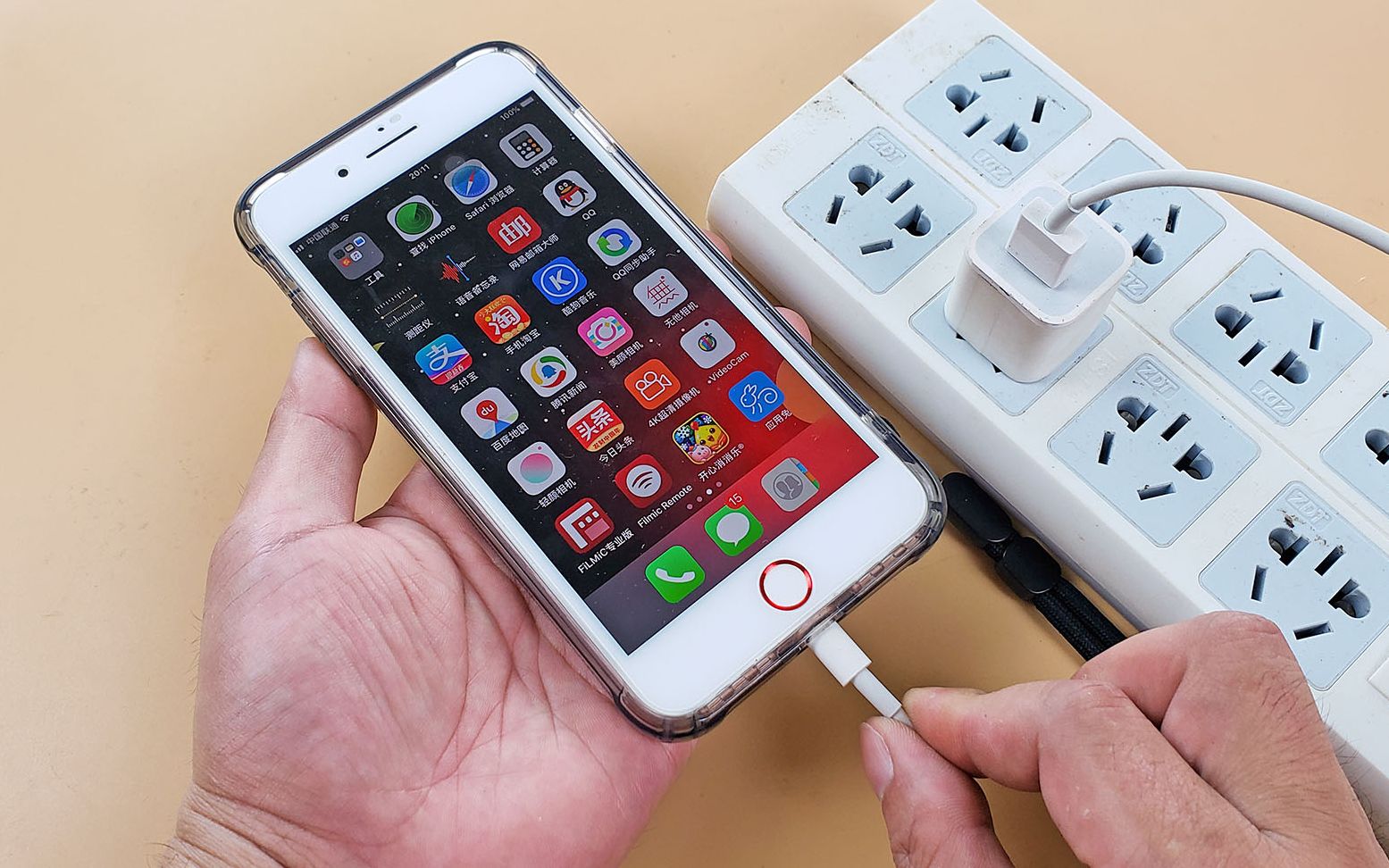 晚上睡觉给手机充电,10个人中9个错,充电的6个小常识,都看看吧