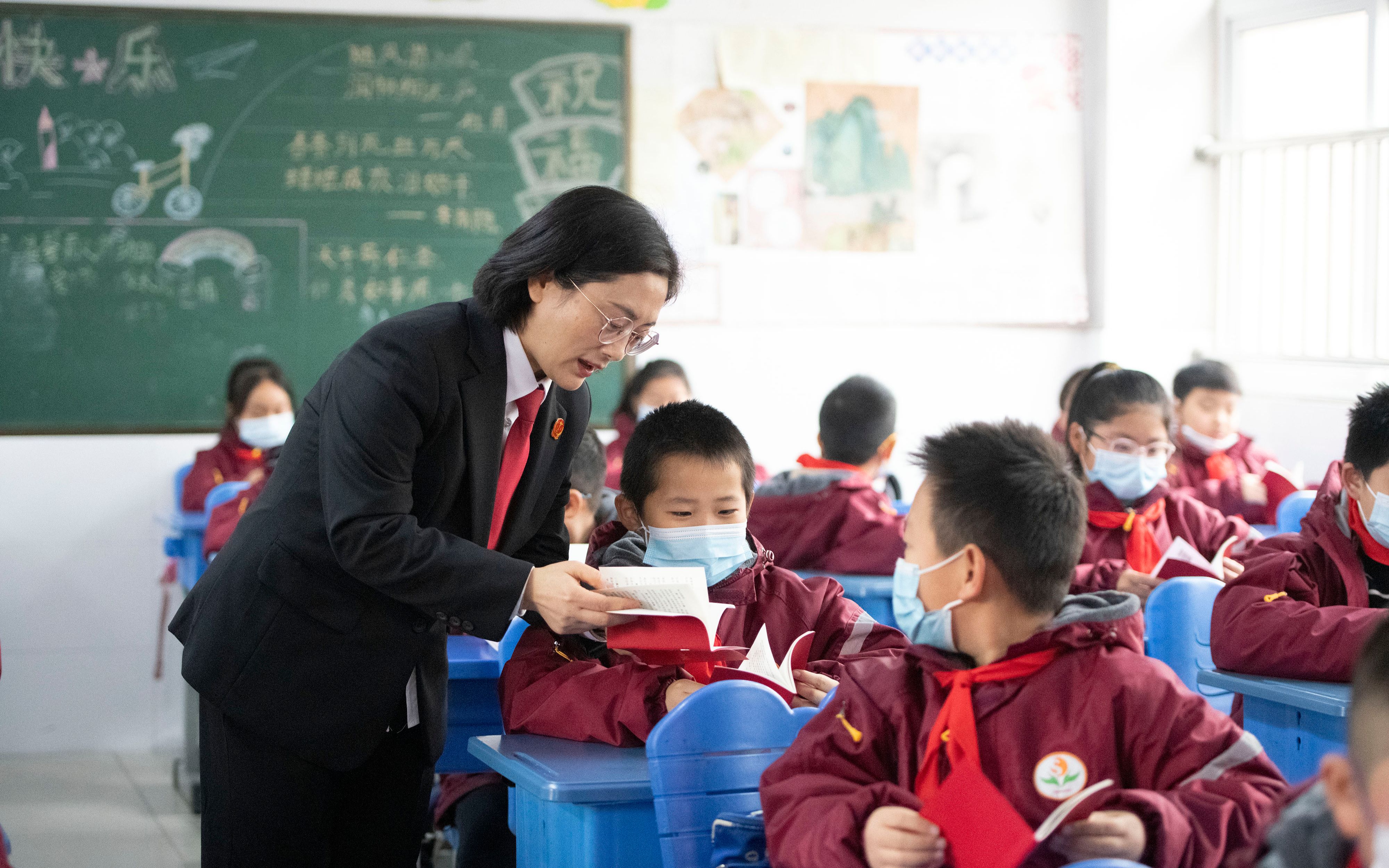 合肥市瑶海区人民法院邹素琴法官走进瑶海实验小学宣传“宪法”知识哔哩哔哩bilibili