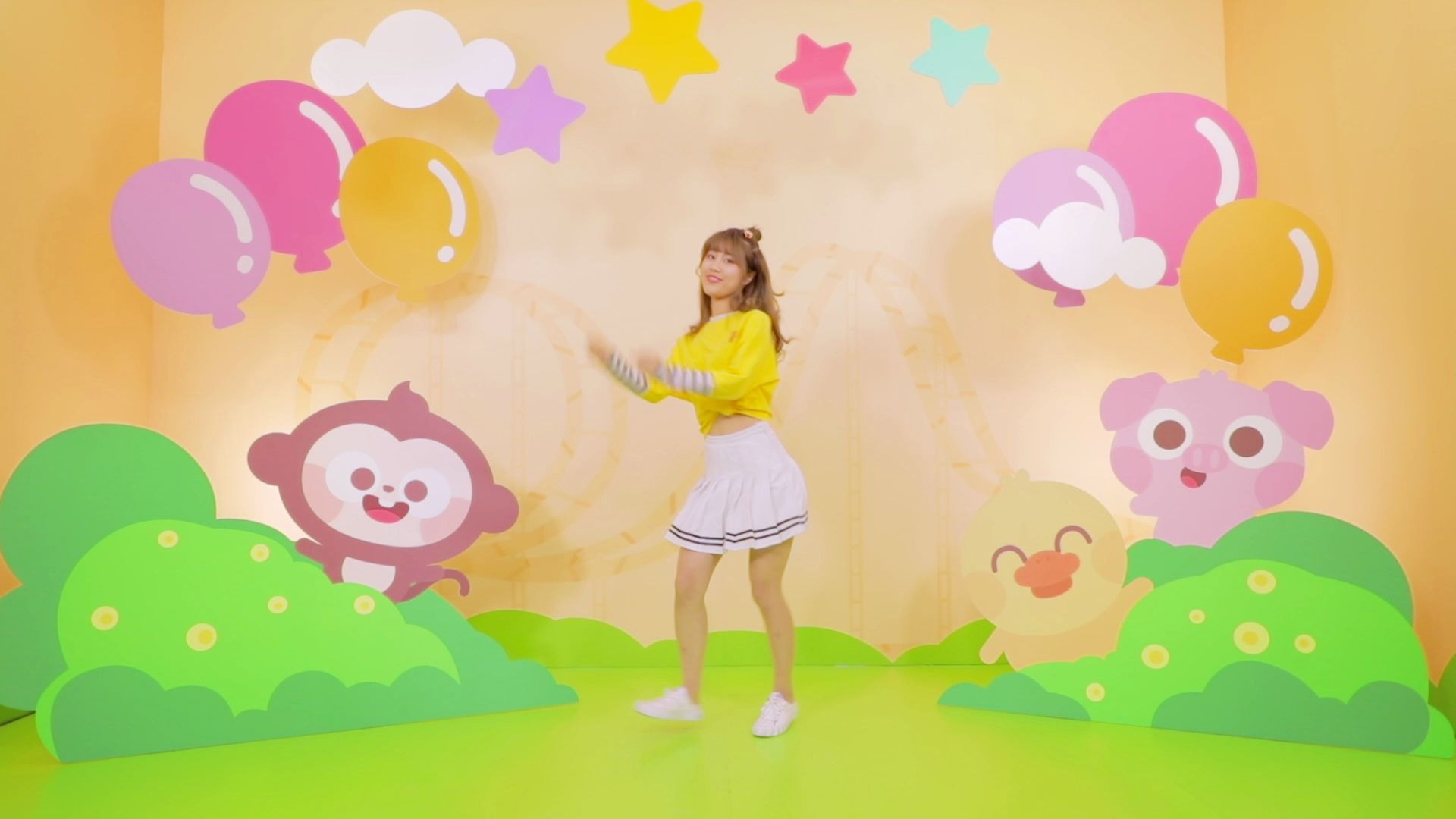 活动作品儿歌多多儿童舞蹈咖喱咖喱02美女老师教小公主听动感儿歌跳