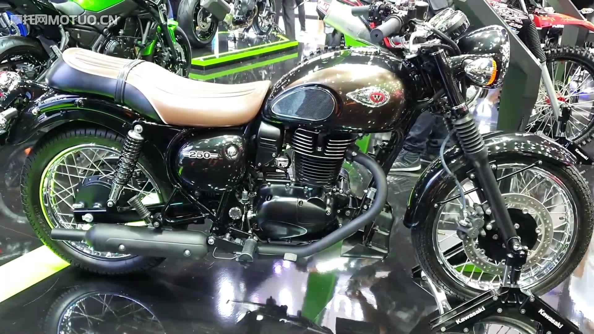 川崎w250250cc復古摩托車2020款外觀細節實拍