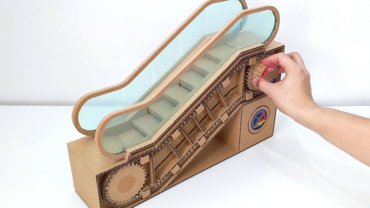 手工制作阶梯电梯纸板模型