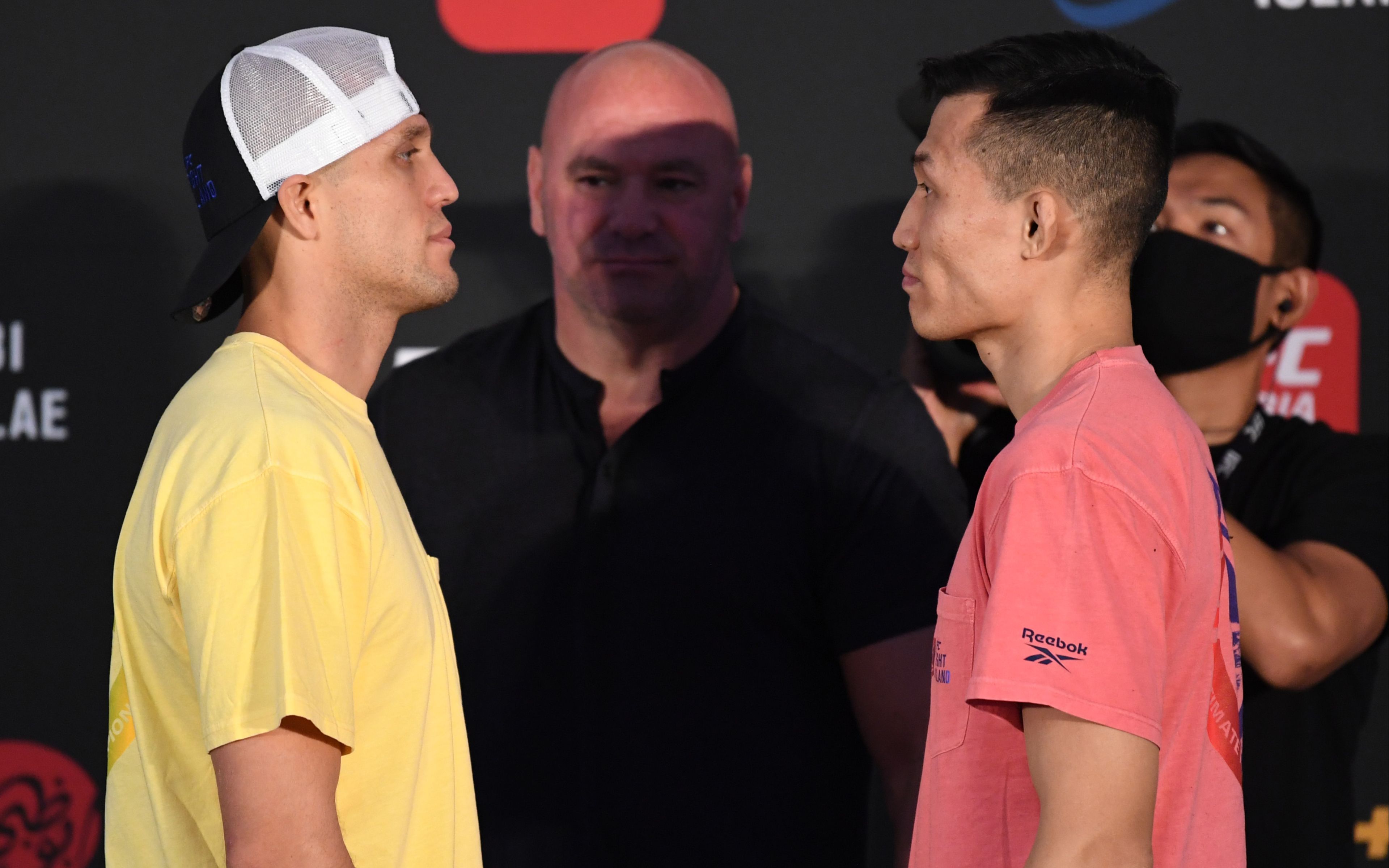 【ufc格斗岛 | 称重对视】奥尔特加剃发明志,郑赞成抿嘴凝视