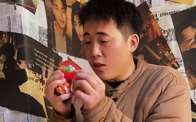 二蛋和狗剩子打赌.看看他能不能抽中一号 抽中的话二蛋可以任选零食.