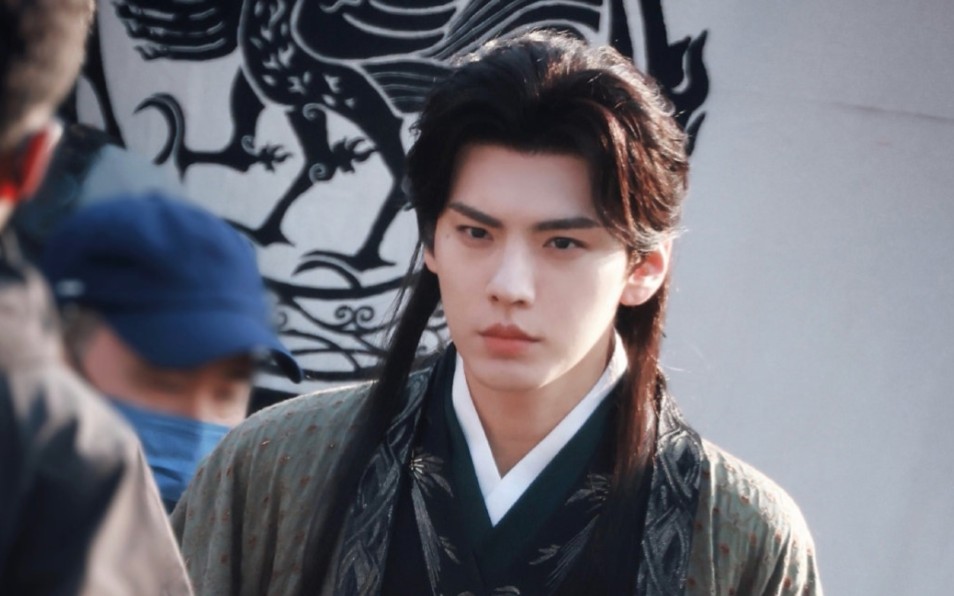 毕雯珺新剧造型挺酷的,给造型师加鸡腿!