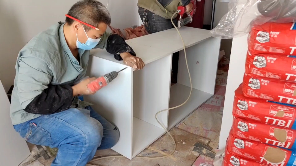 装修日记:木工师傅现场制作厨房台柜