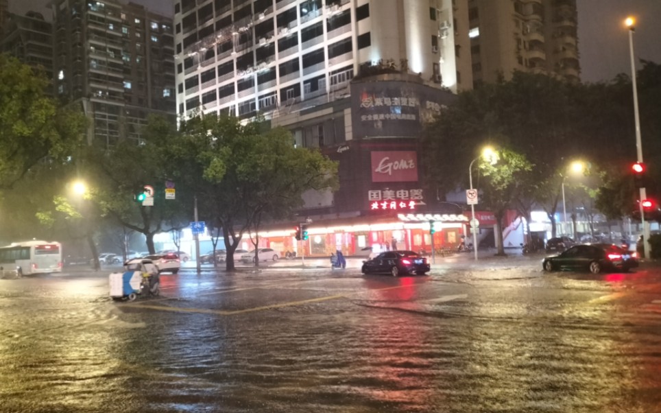 福州暴雨,路上涝水哔哩哔哩bilibili