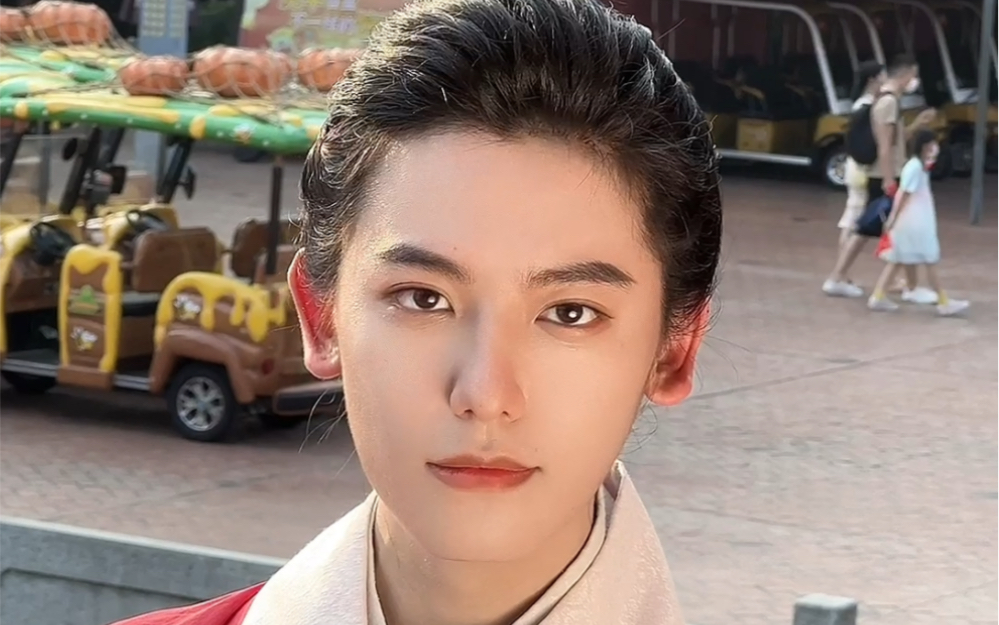 妆造返图-鹿荼白长的可太牛逼了