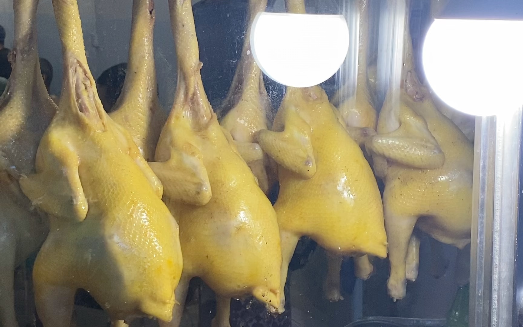 夫妻店做湛江白切鸡几十年,只在下午4点30营业,每天顾客挤满屋