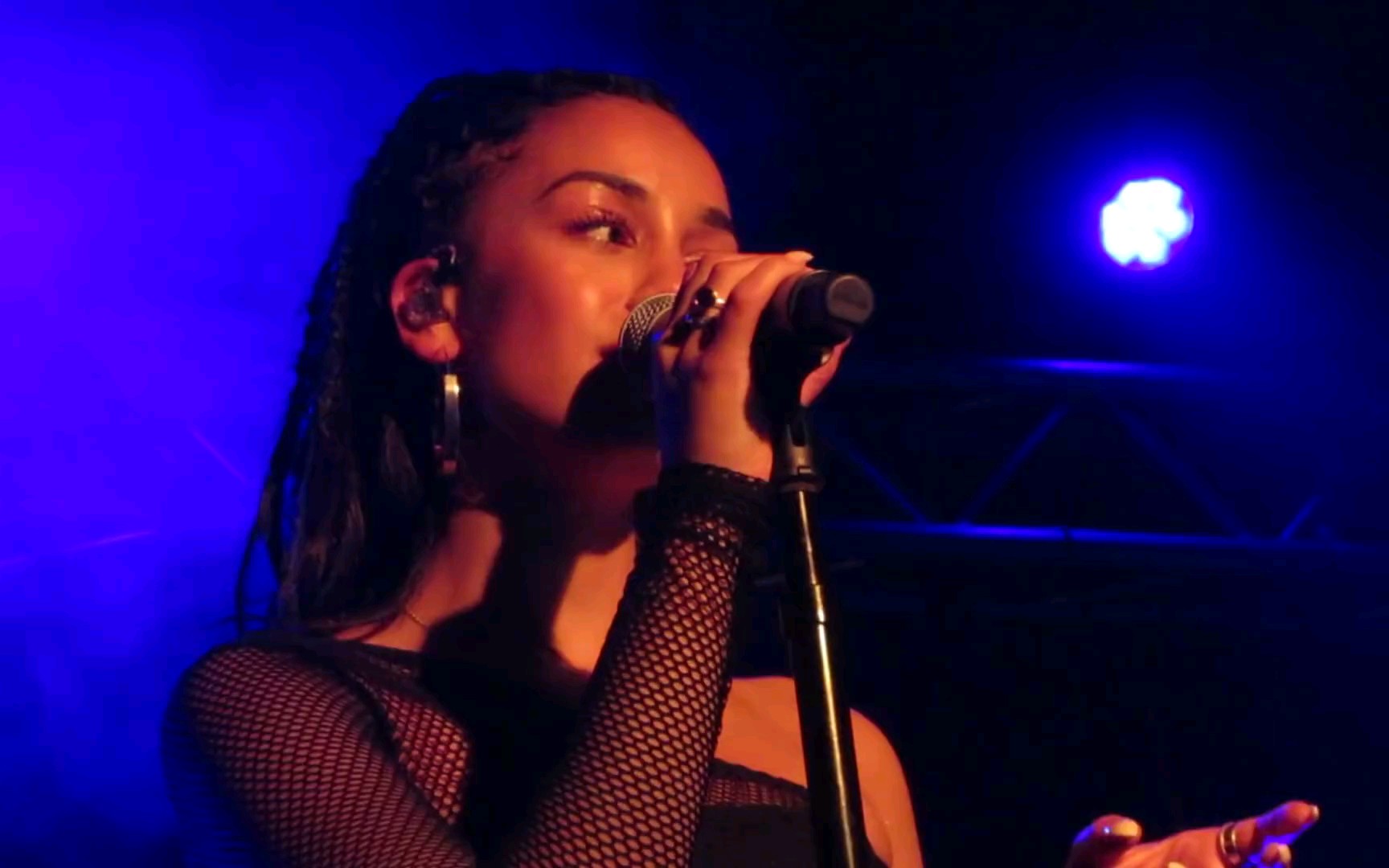 [图]【Jorja Smith】Don't Watch Me Cry (Live in Boston