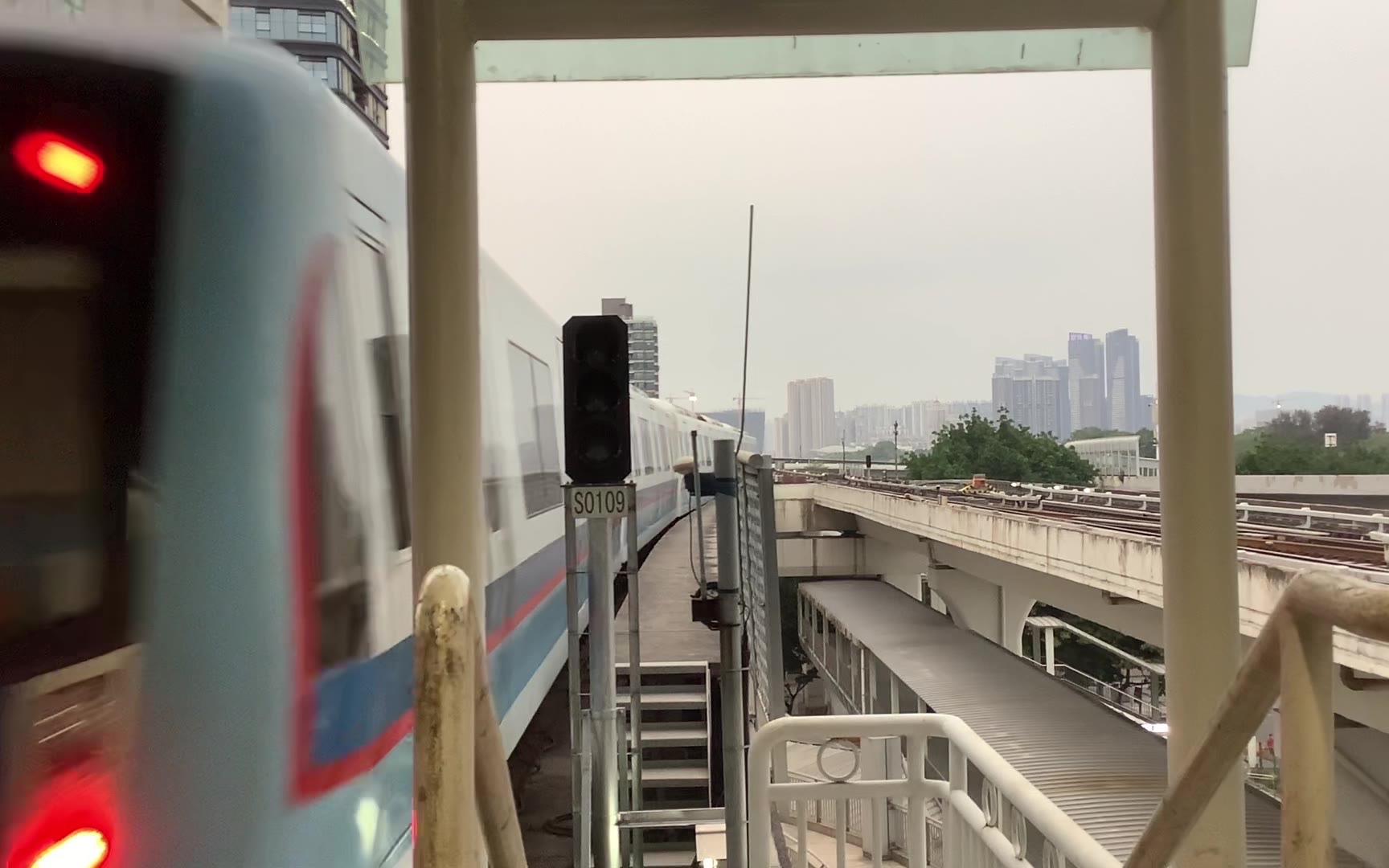 广州地铁5号线l2型列出站61滘口