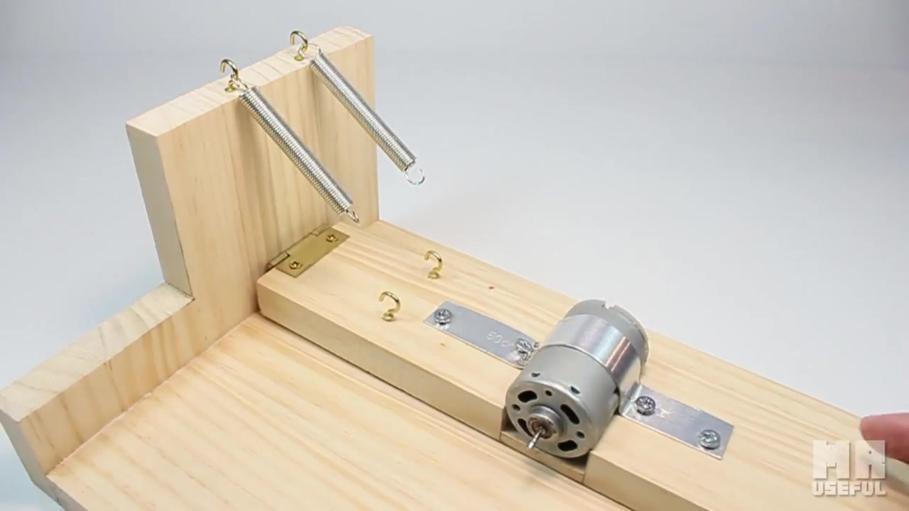 【diy】自己在家做一个台锯切割木头