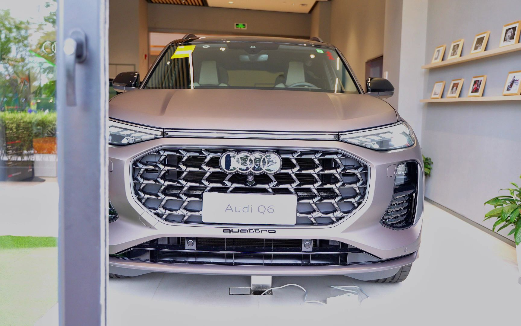 上汽奥迪audiq6硬悍豪华全尺寸suv,旗舰"roadjet陆地专机" 售价:45.