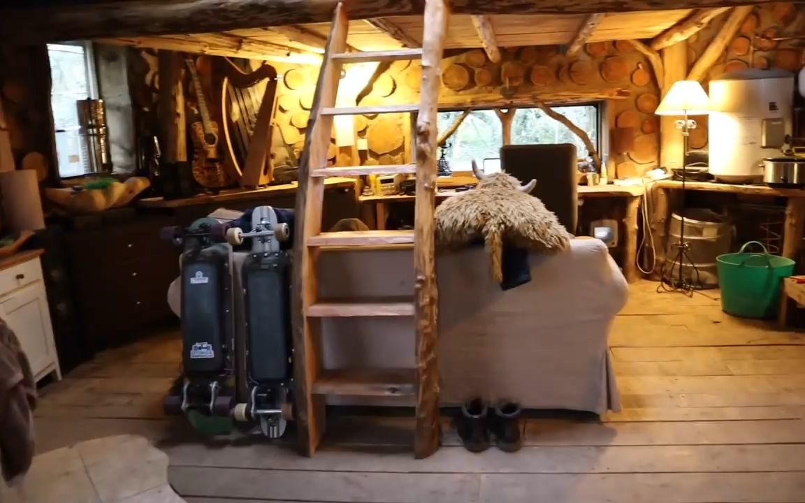 [图]断电网的林中小屋 A Day Living Off Grid In A Cabin In The Woods