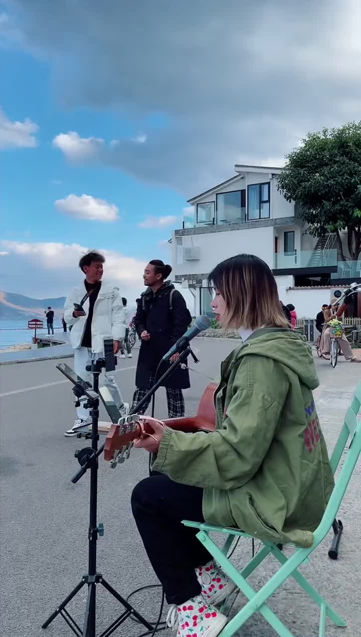 户外唱歌吉他弹唱世上唯一不变是人都善变路过人间
