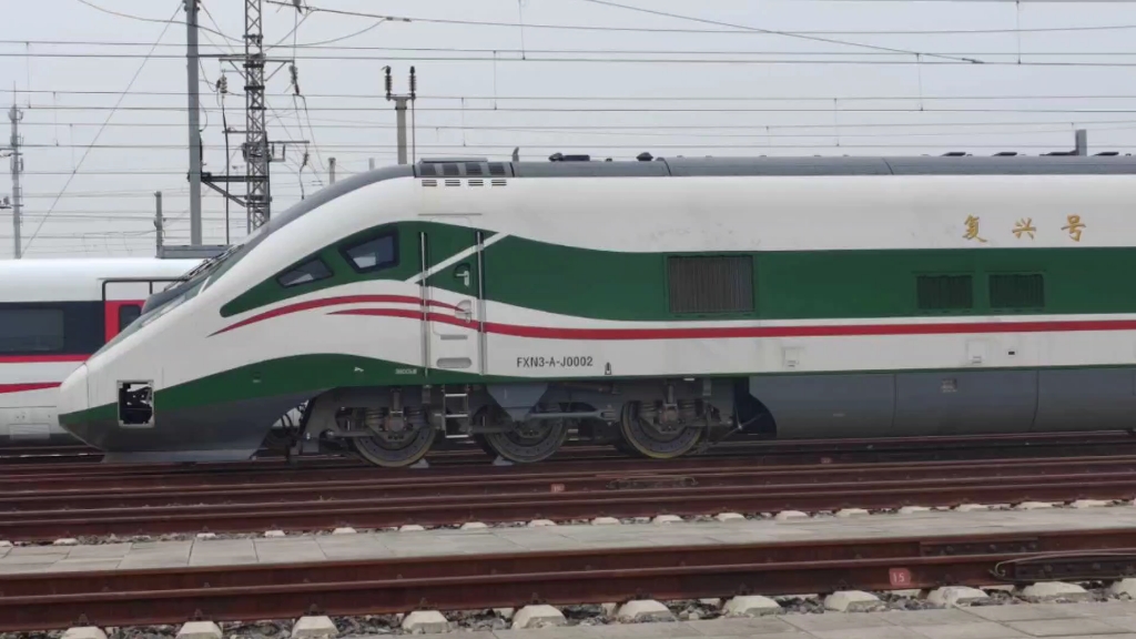 复兴号家族新成员,fxn3-a-j0002入列,近距离听内燃机版的ad钙奶的轰鸣