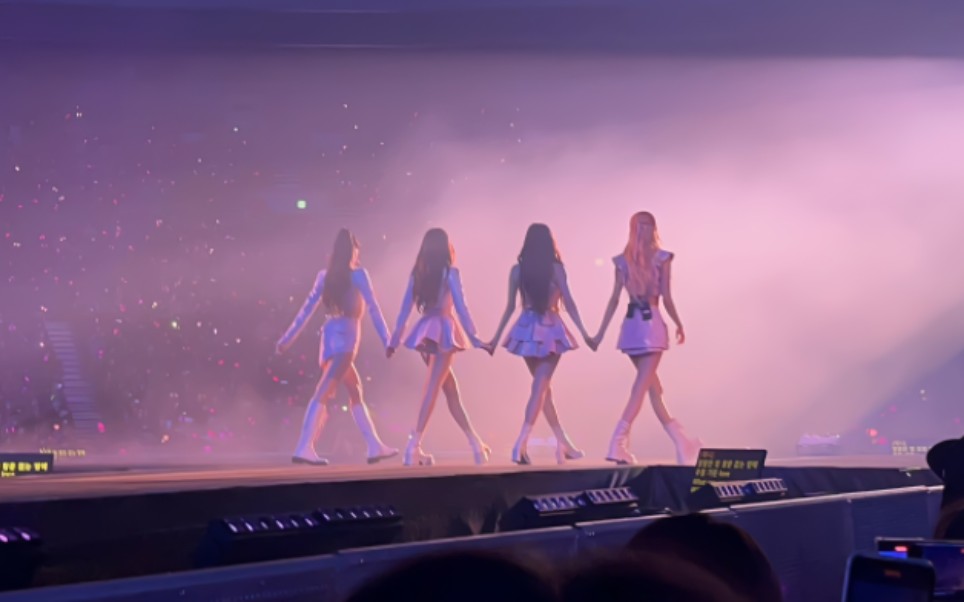 stay全场大合唱!blackpink演唱会候场期间