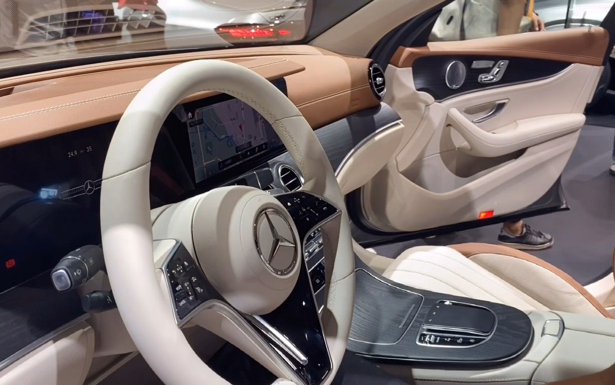 忘不了那副方向盘!新一代奔驰e级顶配e350l内饰静态体验