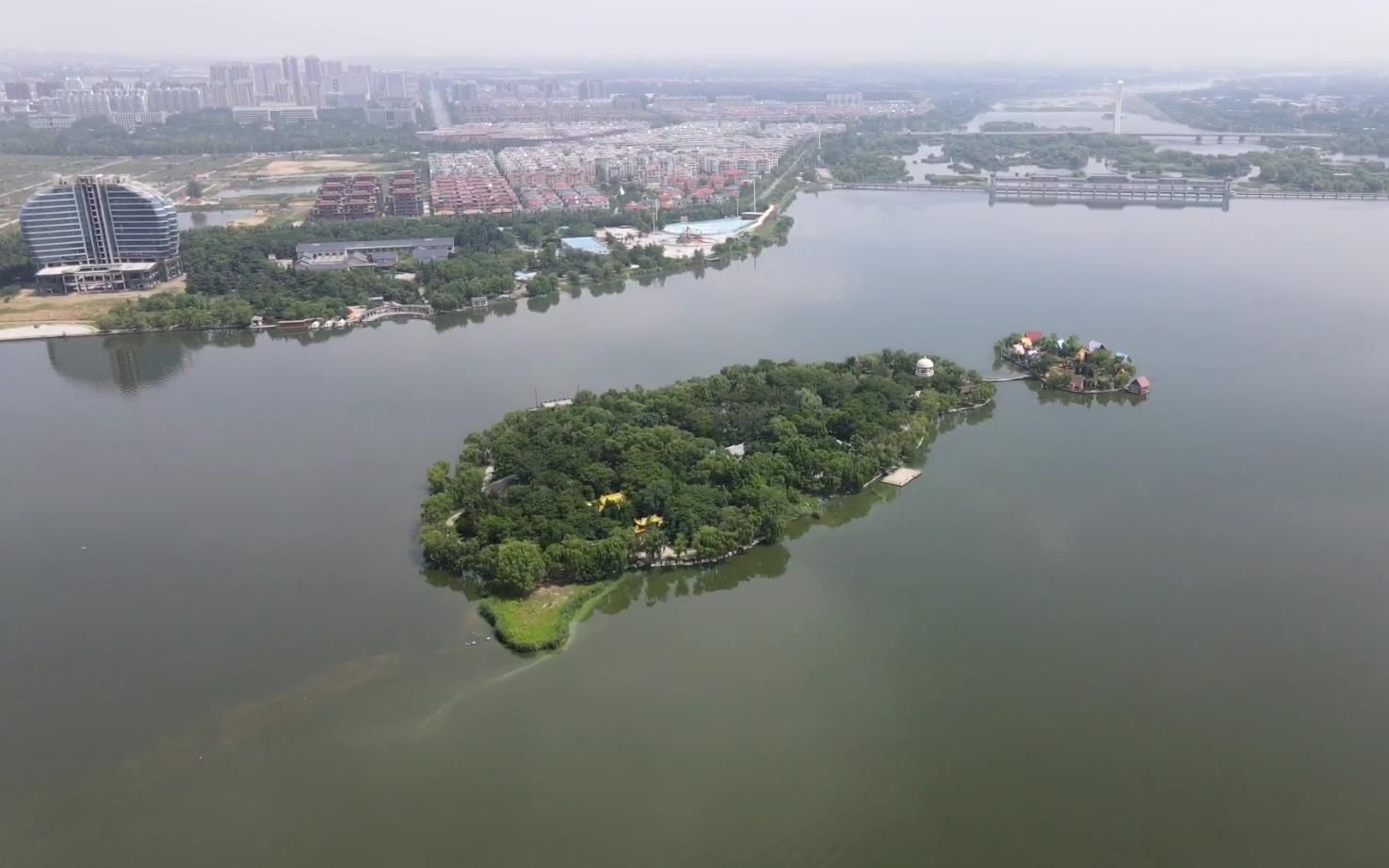 無人機航拍安丘市青雲湖湖中度假小島