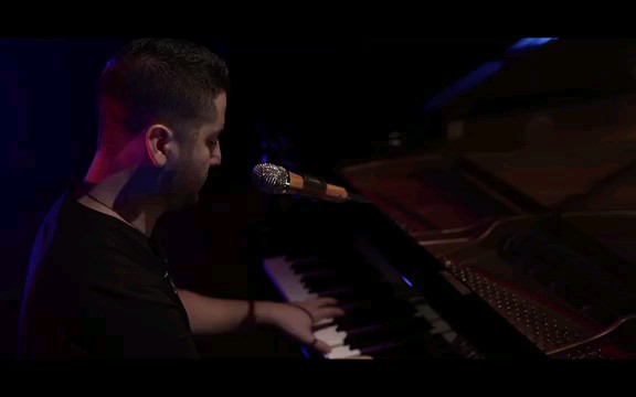 [图]【Boyce Avenue】超人气翻唱组合再现经典曲目 Apologize