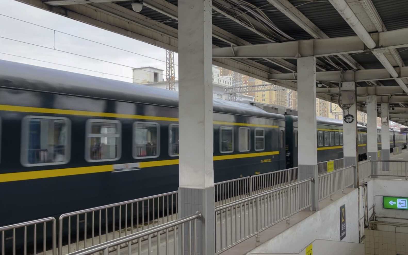 z286次列车通过许昌站