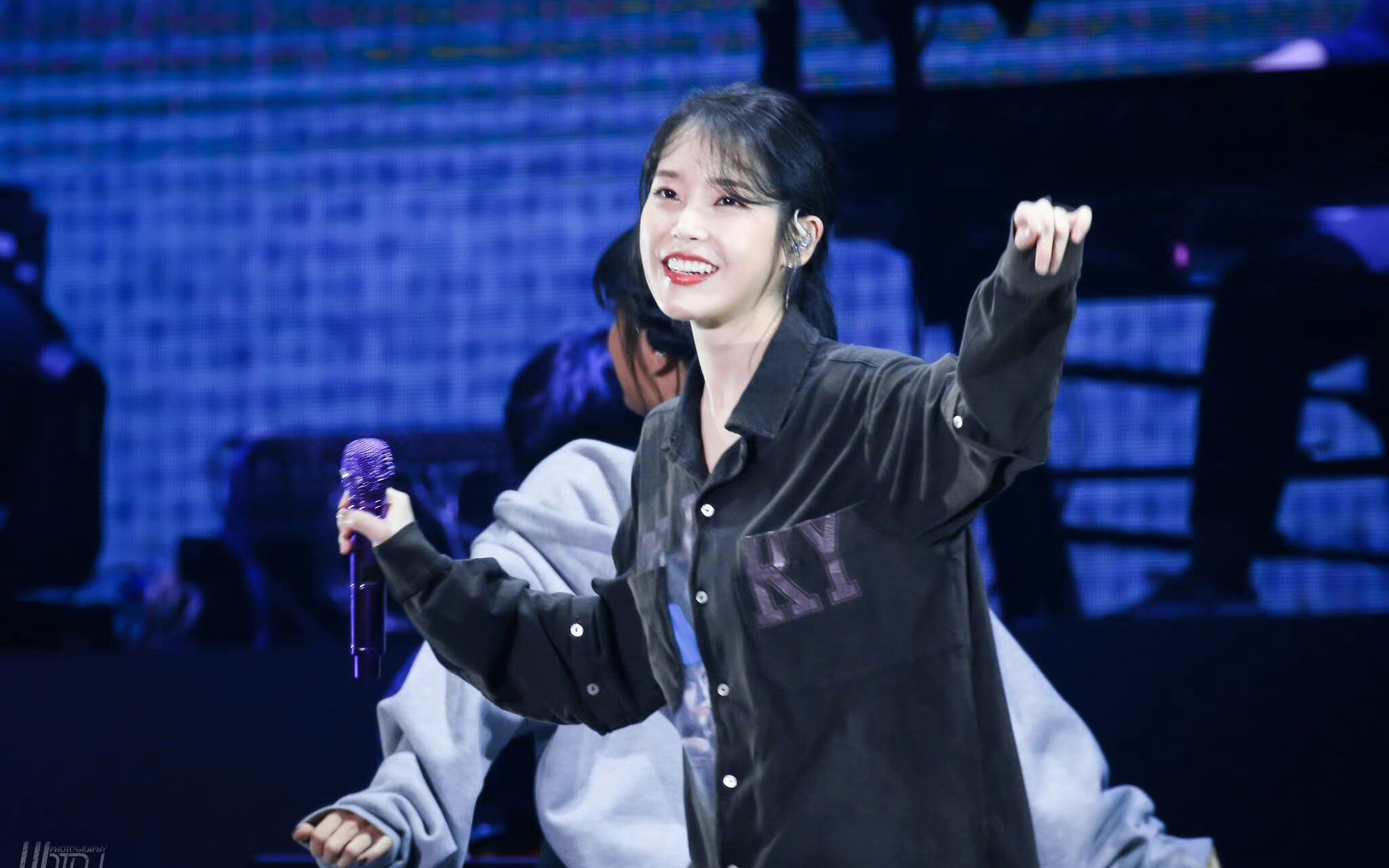 [图]191201 IU 预祝圣诞快乐 -2019 IU Tour Concert ＜Love，Poem＞ in Taipei