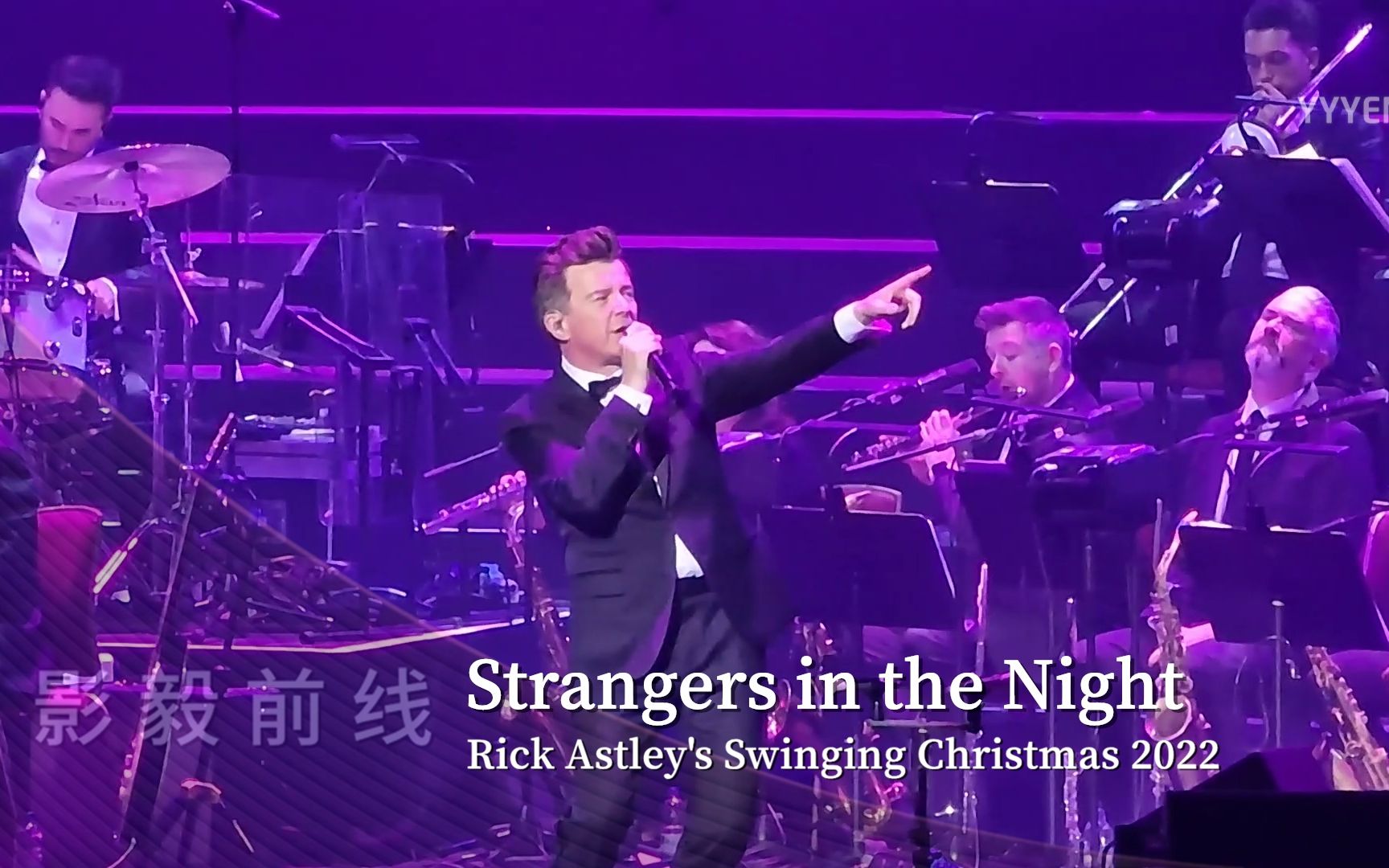 [图]Rick Astley《Strangers in the Night》 瑞克·艾斯利摇摆圣诞音乐会 20221215