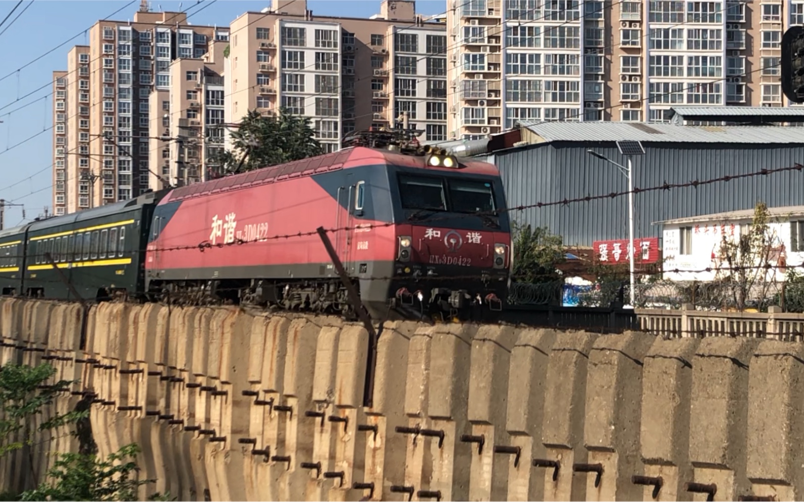 客车z149许昌站3道停车