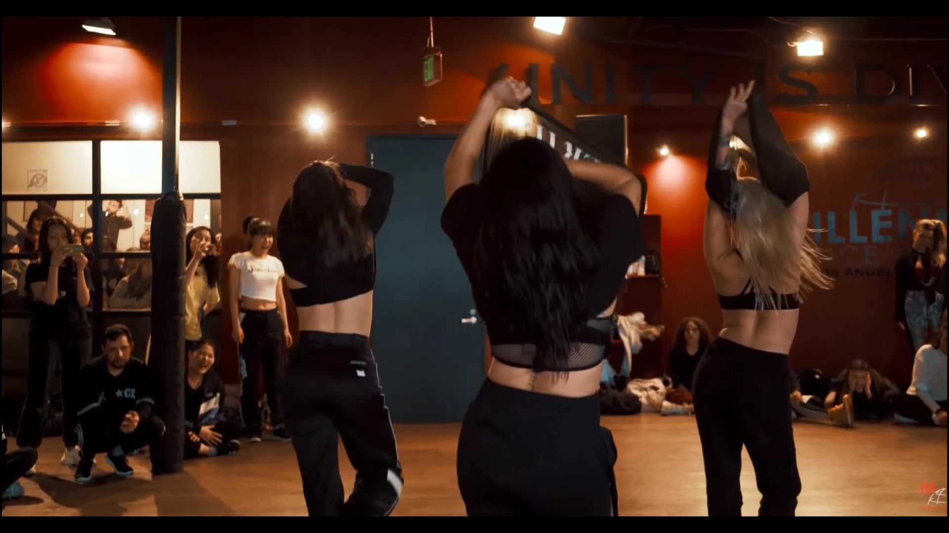 mdc红房子ladygagajojogomez女神新单donatella性感编舞