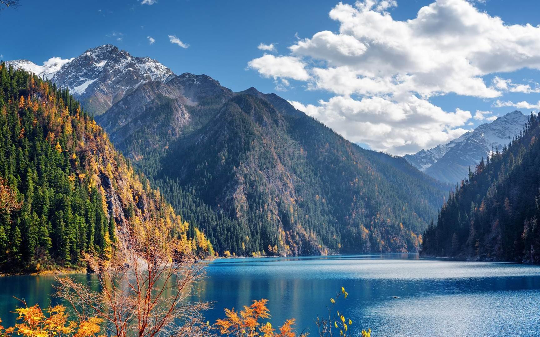 "神秘长湖" | 九寨沟国家公园长湖,中国四川(© efired / adobe sto