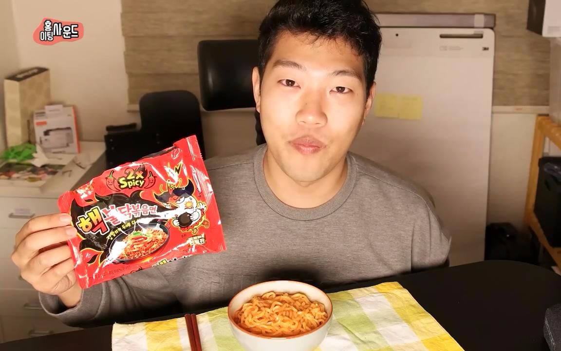 韩国吃播asmrhong吃火鸡面