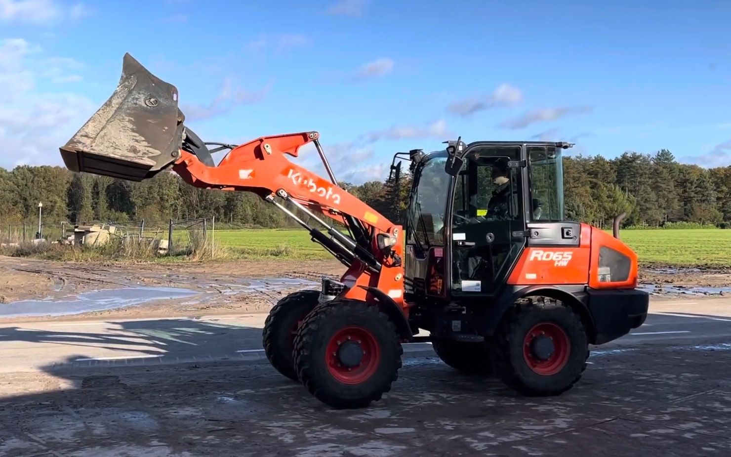 久保田r065装载机操作展示