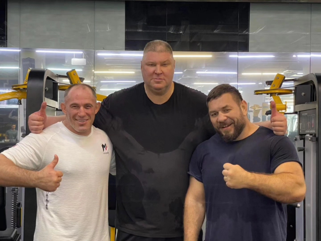 奥列尼克和2m15俄罗斯巨人