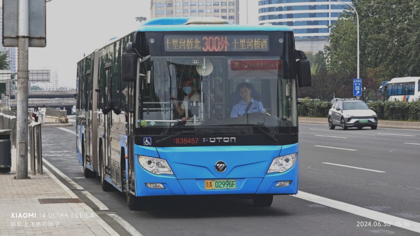 【北京公交】300路外环bj6160shevca-3 1838457丽泽桥
