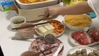 老人小孩陪伴创业SOHO给非洲圈老外代购，印度客户中国网购大量口罩，五一节家中聚餐吃火锅