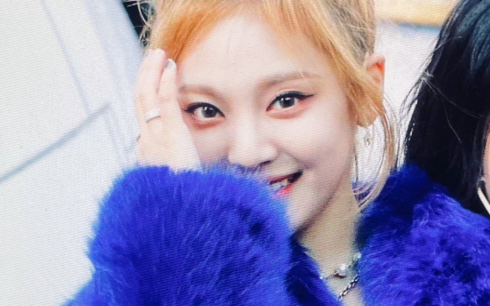 宁艺卓你是不是笑得太大声了 这么远都能听到