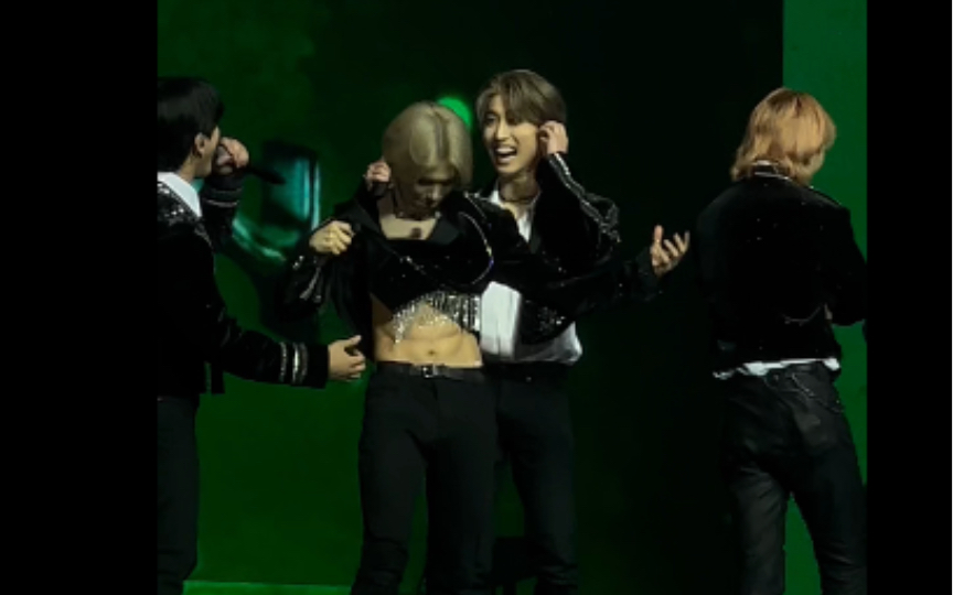 kids马尼拉巡回演唱会day2|为了muddy water赢李龙馥连掀两次腹肌!