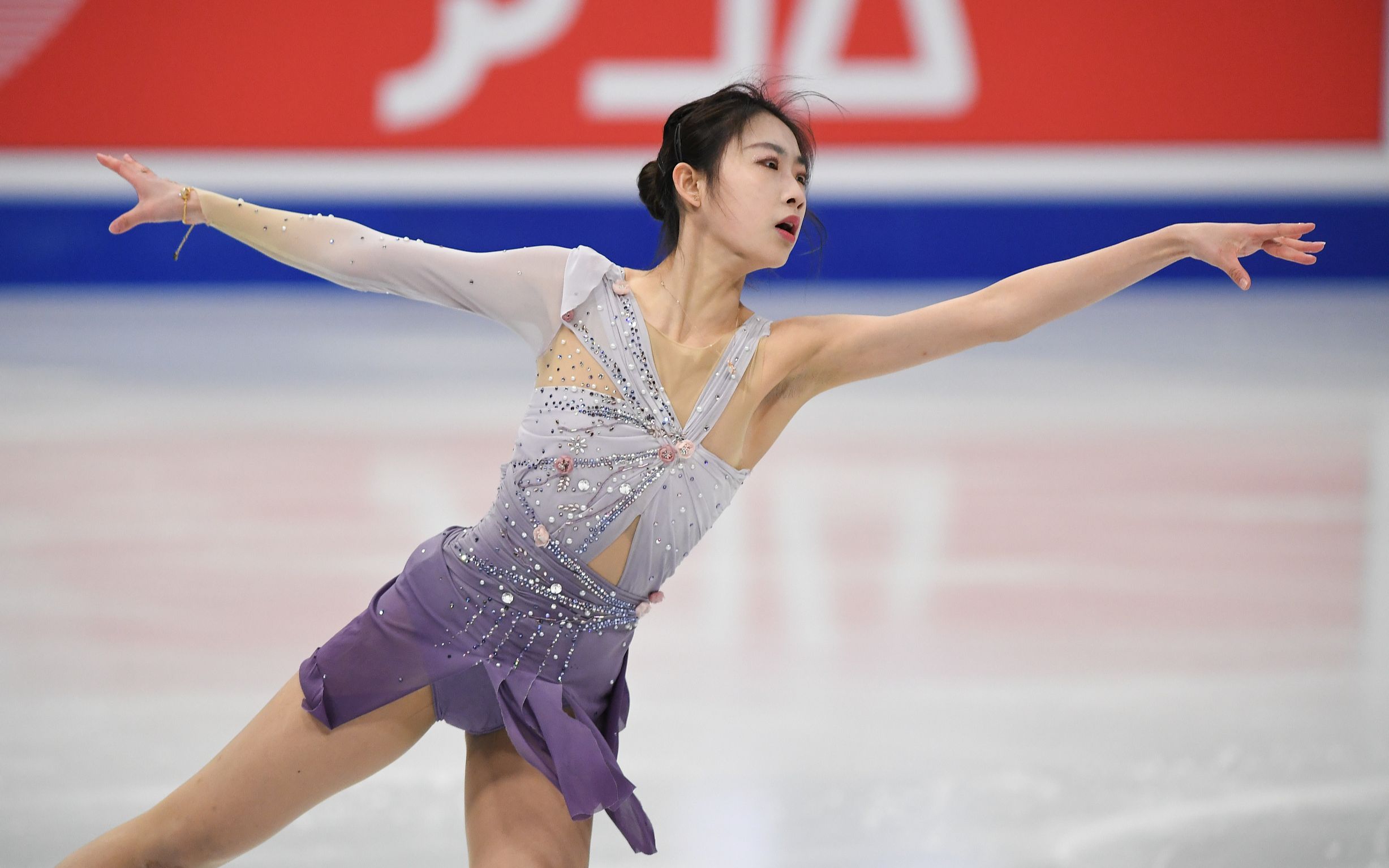 陈虹伊太好看了!冰上女神