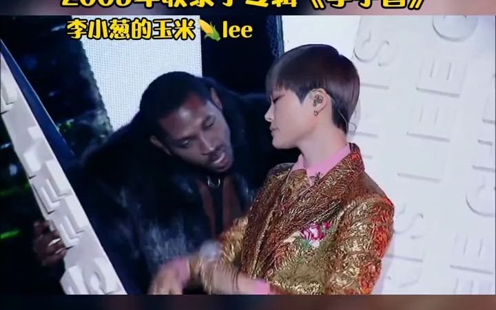 《阿么》是由李宇春作词、作曲的一首歌曲,是李宇春在坐车回北京的路上写的,两个小时就完成了.哔哩哔哩bilibili