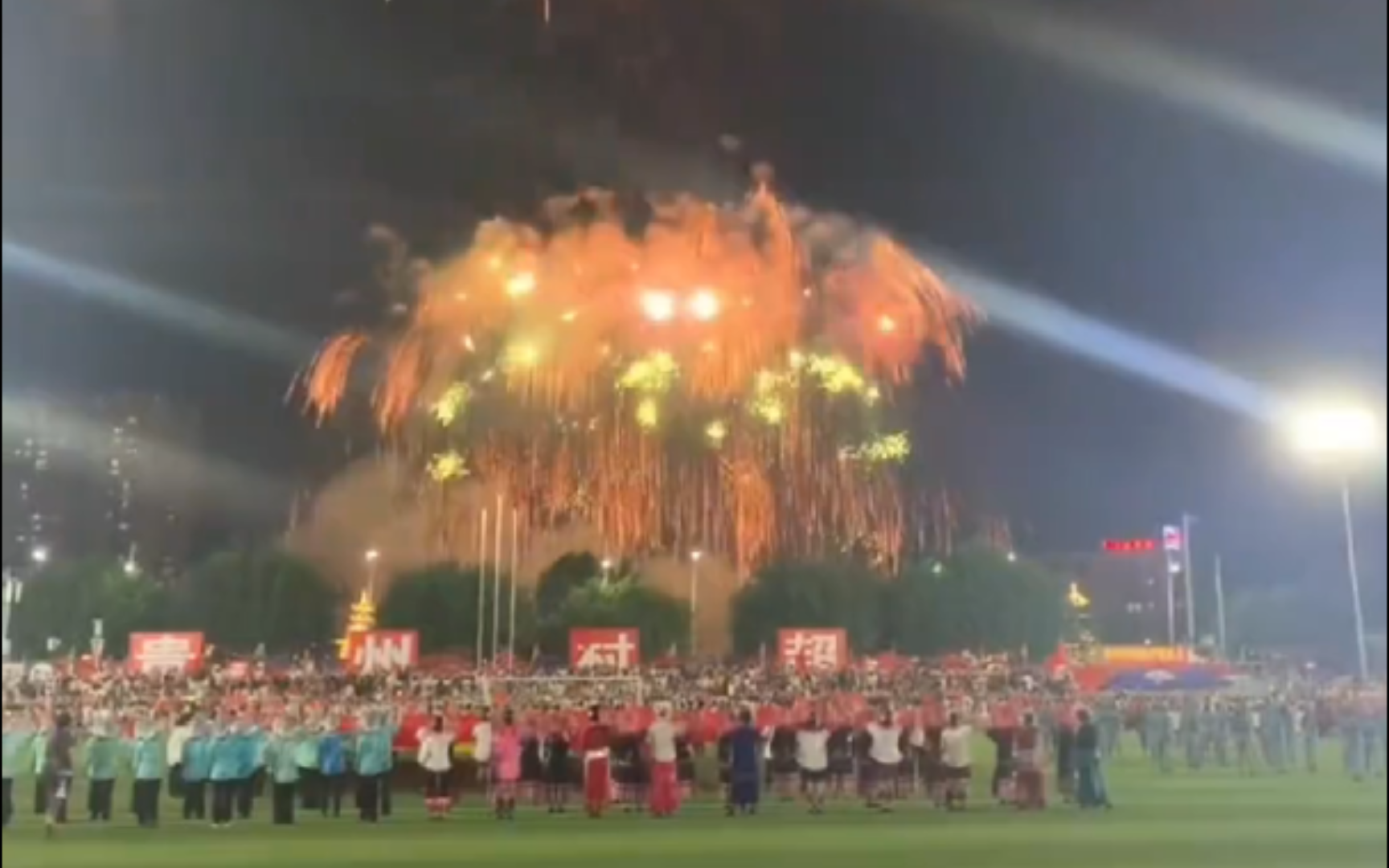 贵州村超:总决赛前夕,庆泰花炮集团将在7月18日-20号两场烟花秀,大家