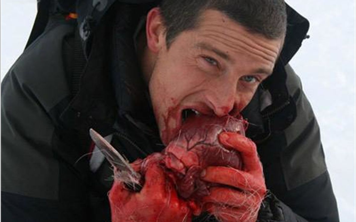 什么都敢吃的贝爷!遇到中国人餐桌上的美食,他却发誓再也不吃了!