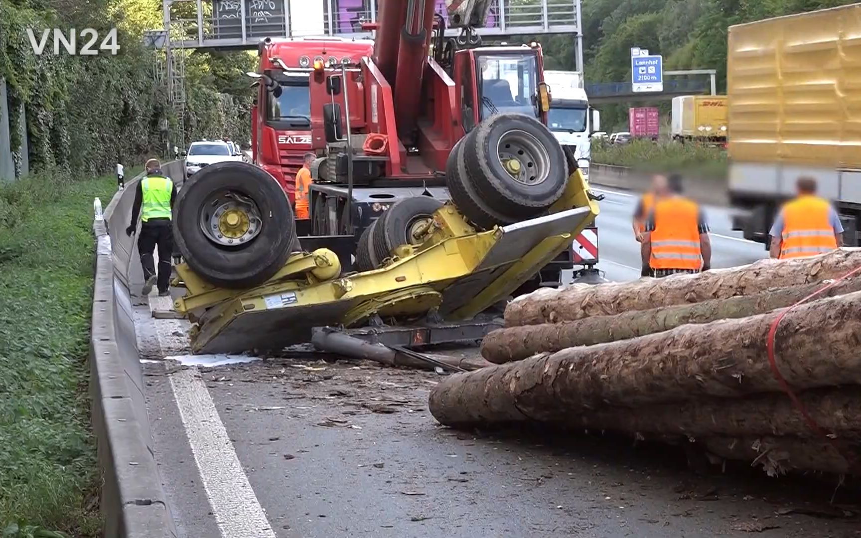【vn24】(德国/北威州)a1公路交通事故 | 半挂原木运输车翻车(2020/07