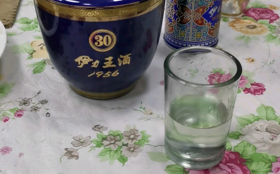 [图]【喝酒小白】品15年伊力王酒之蓝王