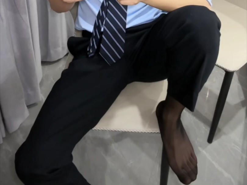 正装黑丝帅哥大脚